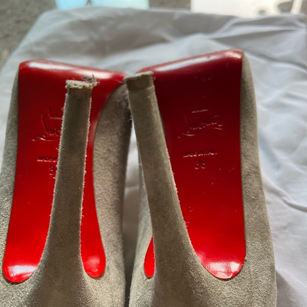 Christian Louboutin Grey suede pumps - Picture 7 of 7